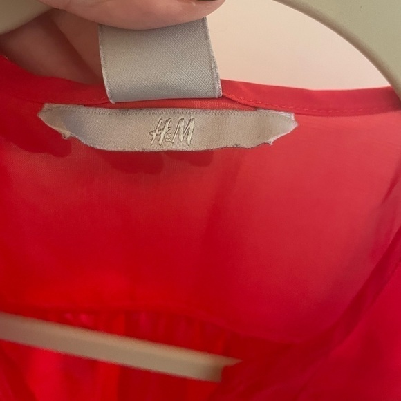 H & M Red Sheer button down 3/4 sleeve top size 4 - Picture 7 of 9